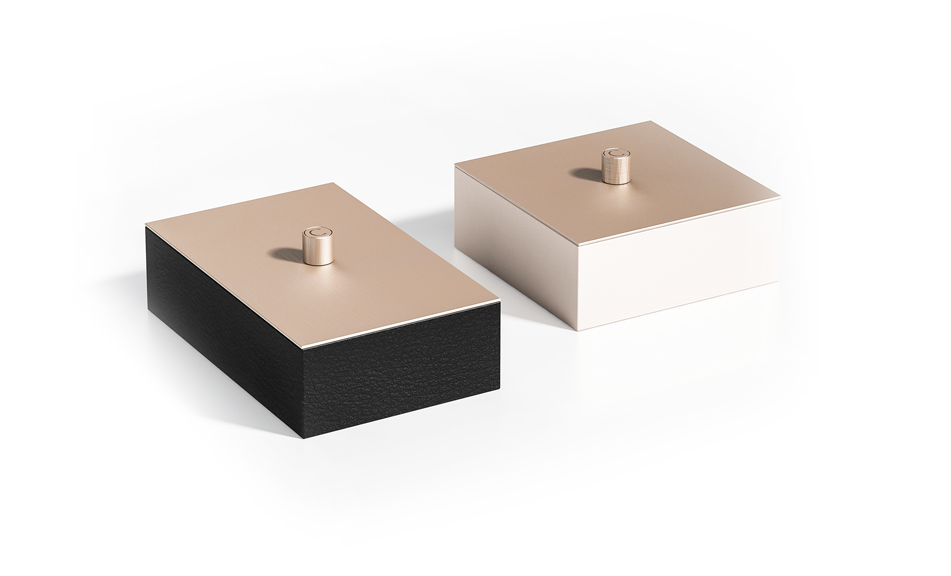 Caixa decorativa com tampo metálico | Dimensões: L 22 × P 14 × A 8 cm Caixa decorativa com tampo metálico | Dimensões: L 22 × P 14 × A 8 cm