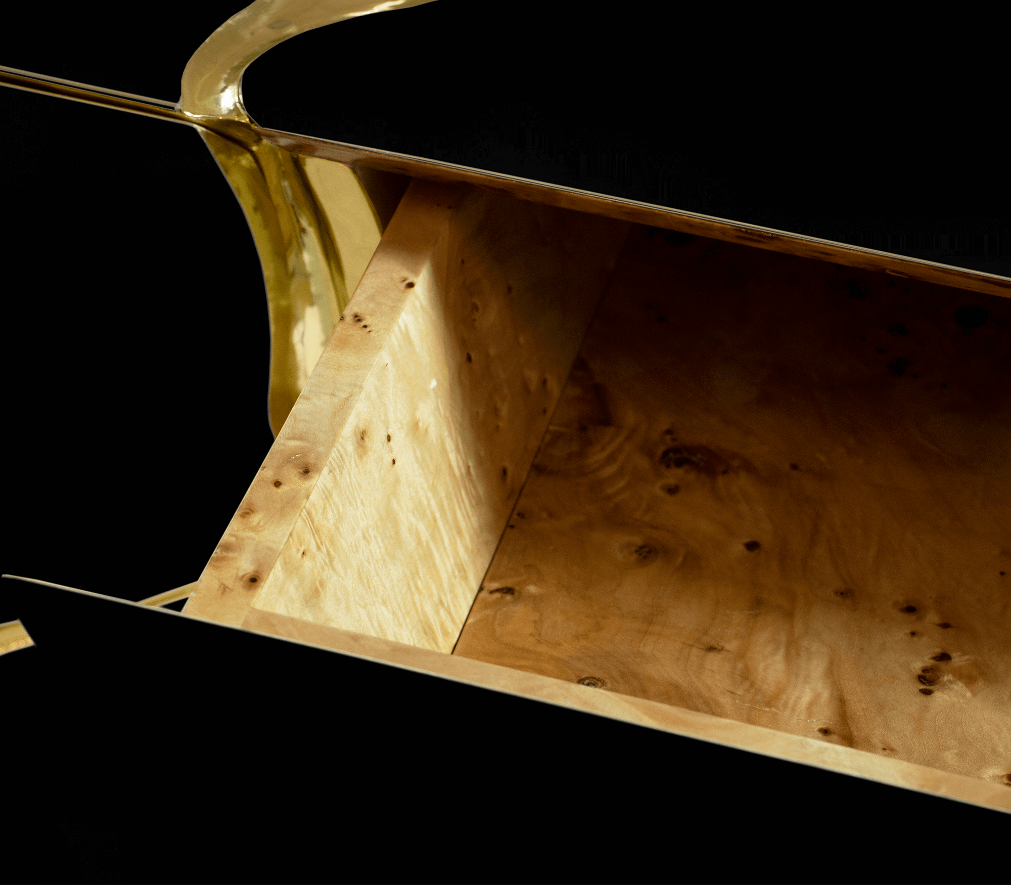 Aparador Elite preto e dourado