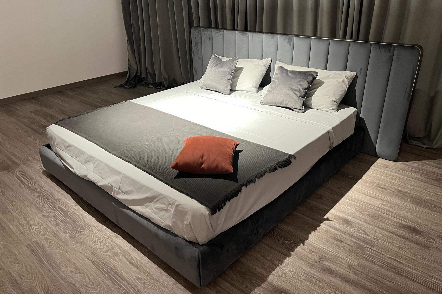 Cama Escura Douglas com Cabeceira