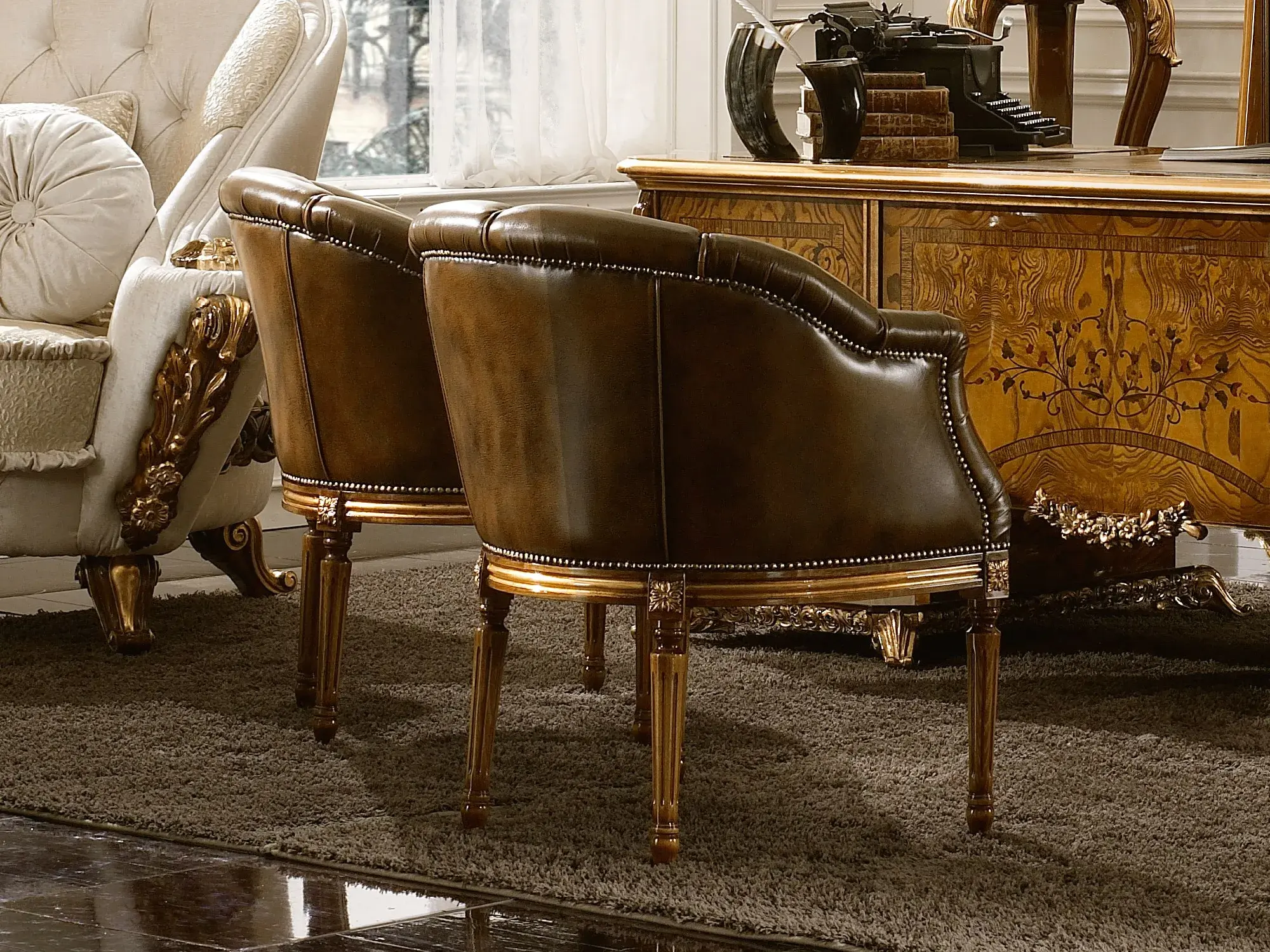 Cadeira Dolcevita em Pele com Braços