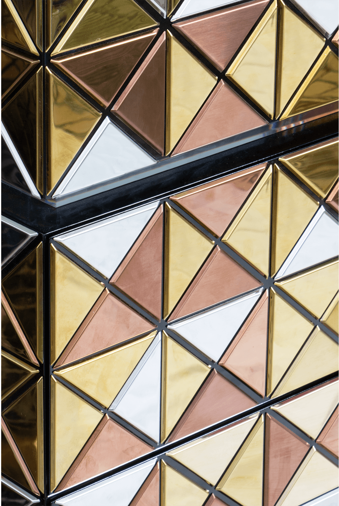 Armário Mosaic detalhes dourados