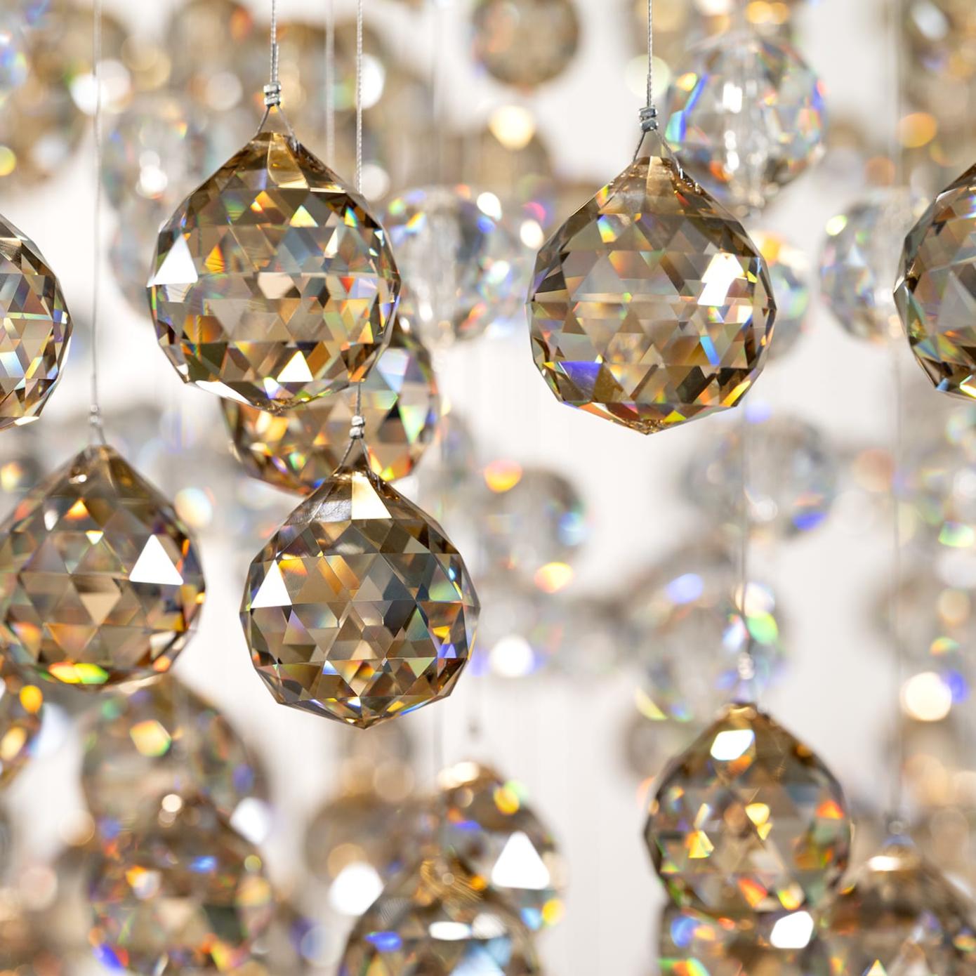 Lustre em Ouro Pálido com Esferas de Cristal