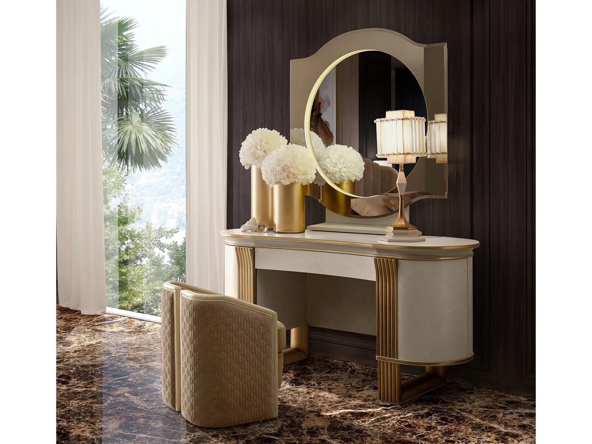 Pufe em Pele e Tecido