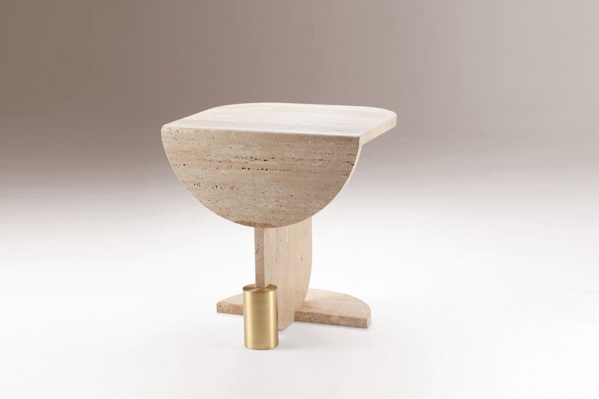Mesa de Apoio em Travertino Playing Games