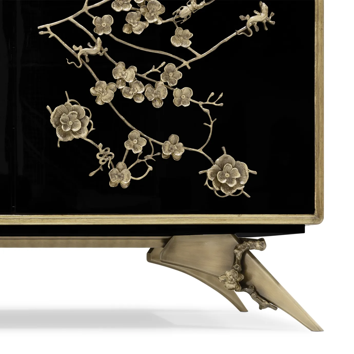 Roupeiro laca Mirage