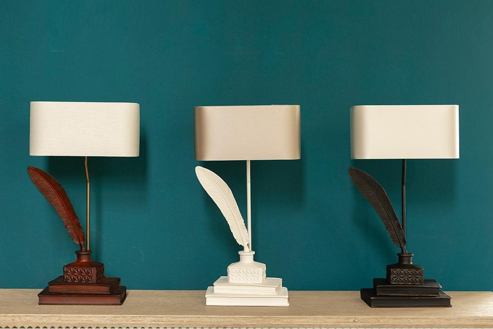 Candeeiro de Mesa Tom com Acabamento Giz