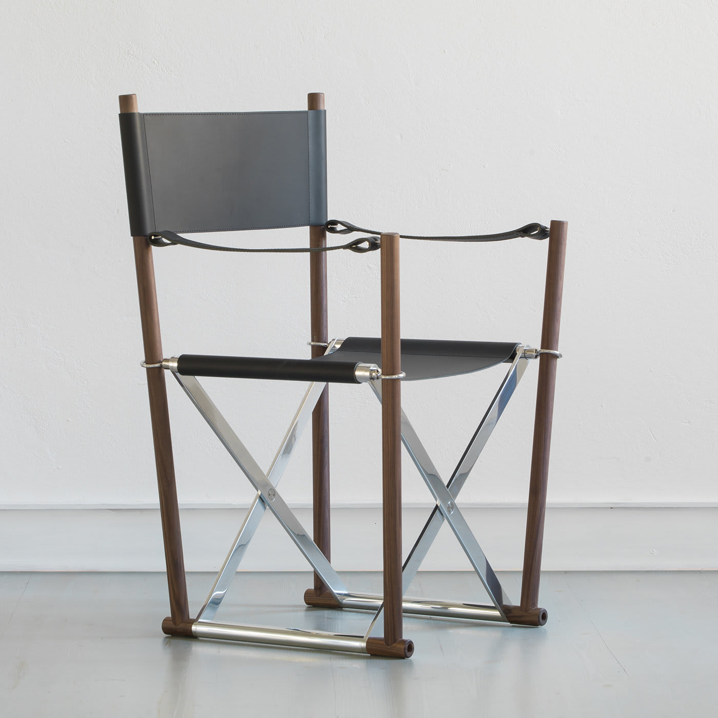 Cadeira Regista em Pele | Base: Solid Black Walnut | Assento: Couro