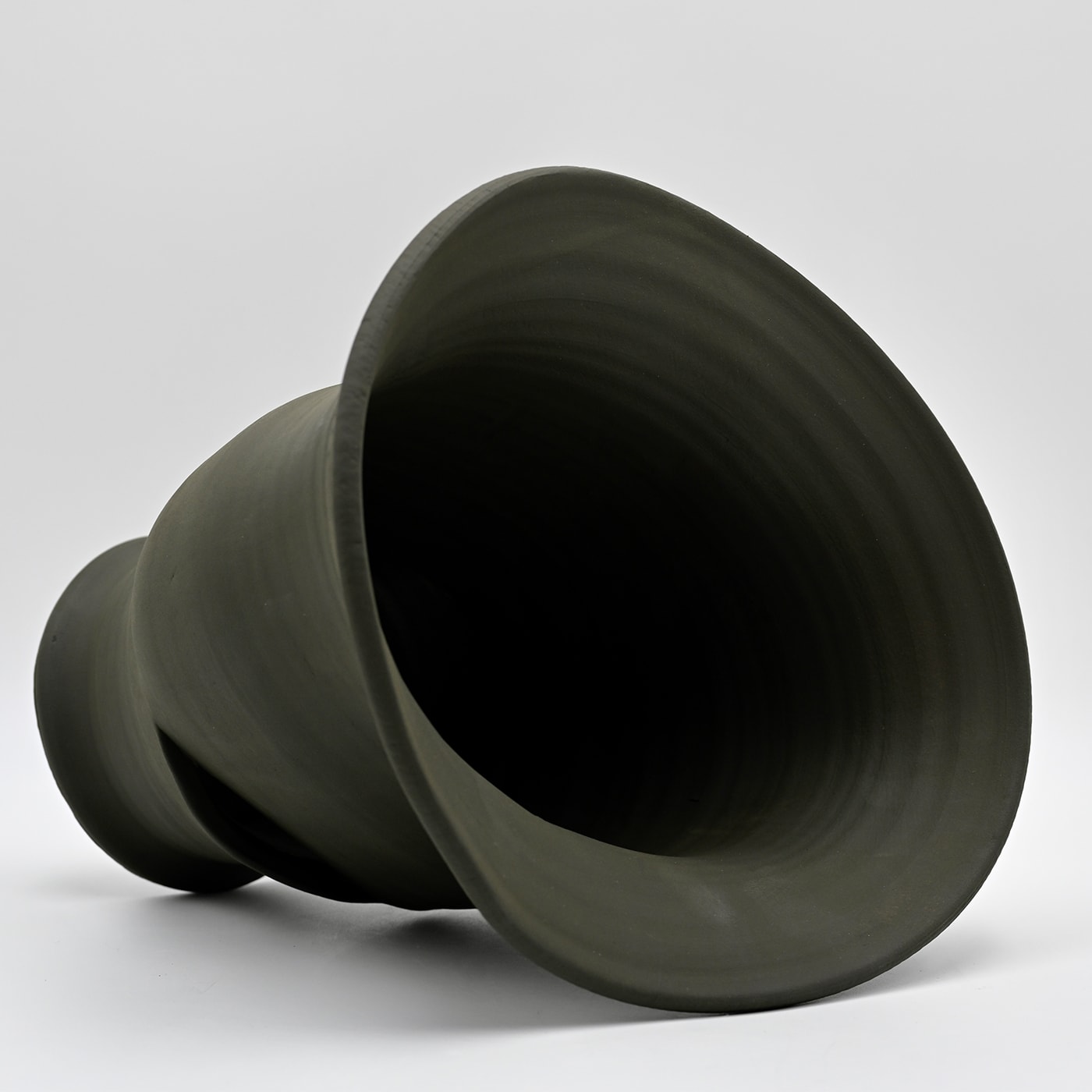 Vaso esculpido à mão italiano