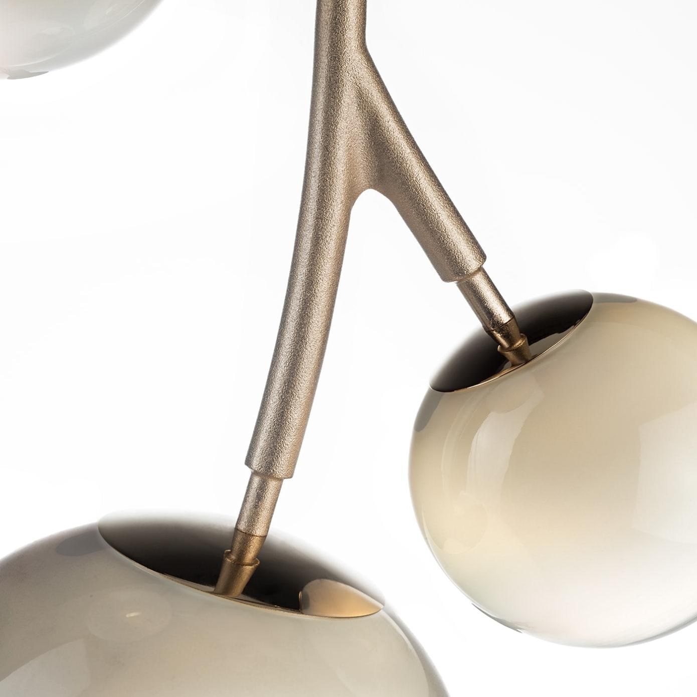 Lustre em Latão com Esferas de Vidro Branco