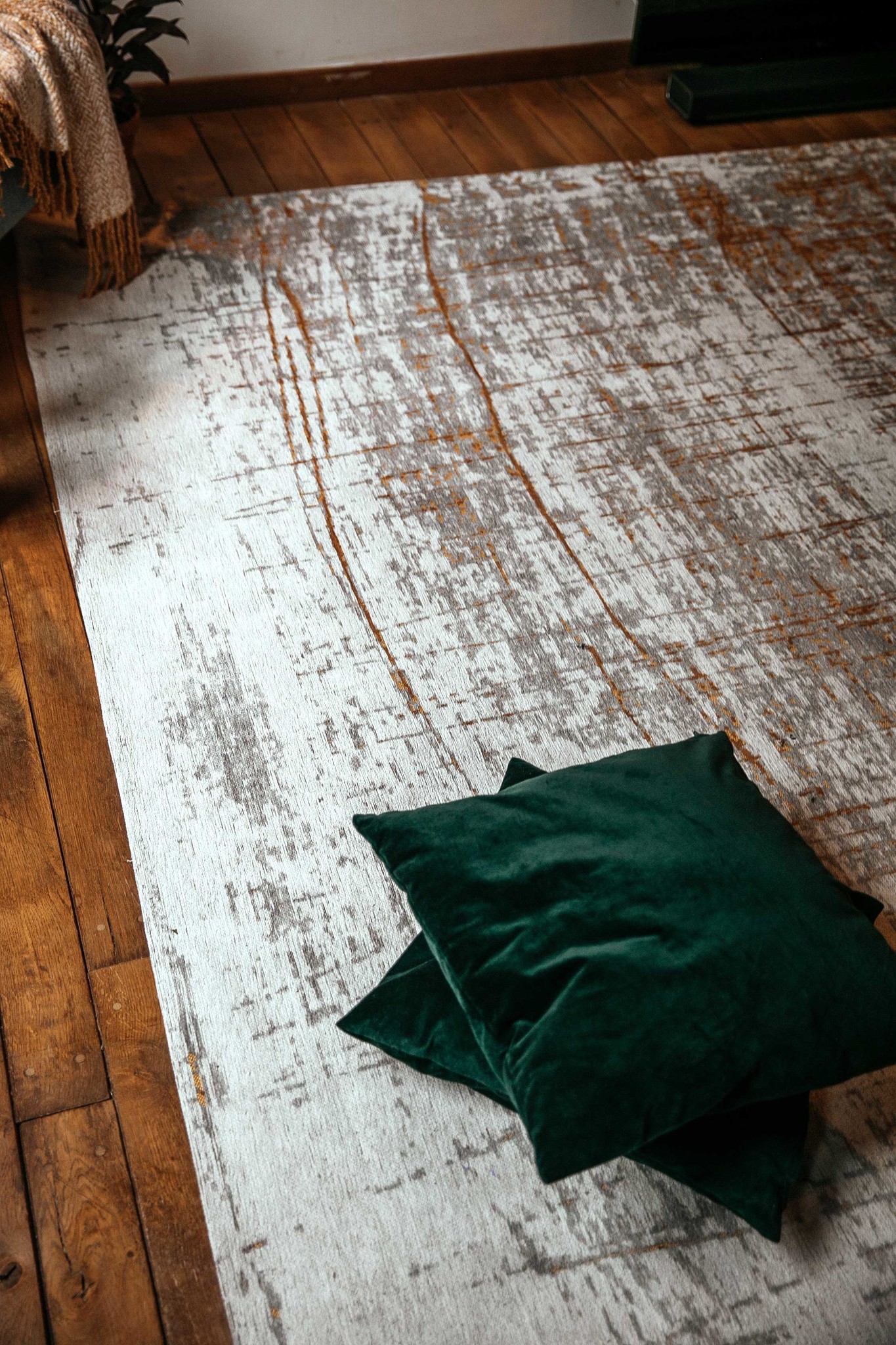 Tapete Columbus Dourado 8419 | Tamanho: 80 × 150 cm