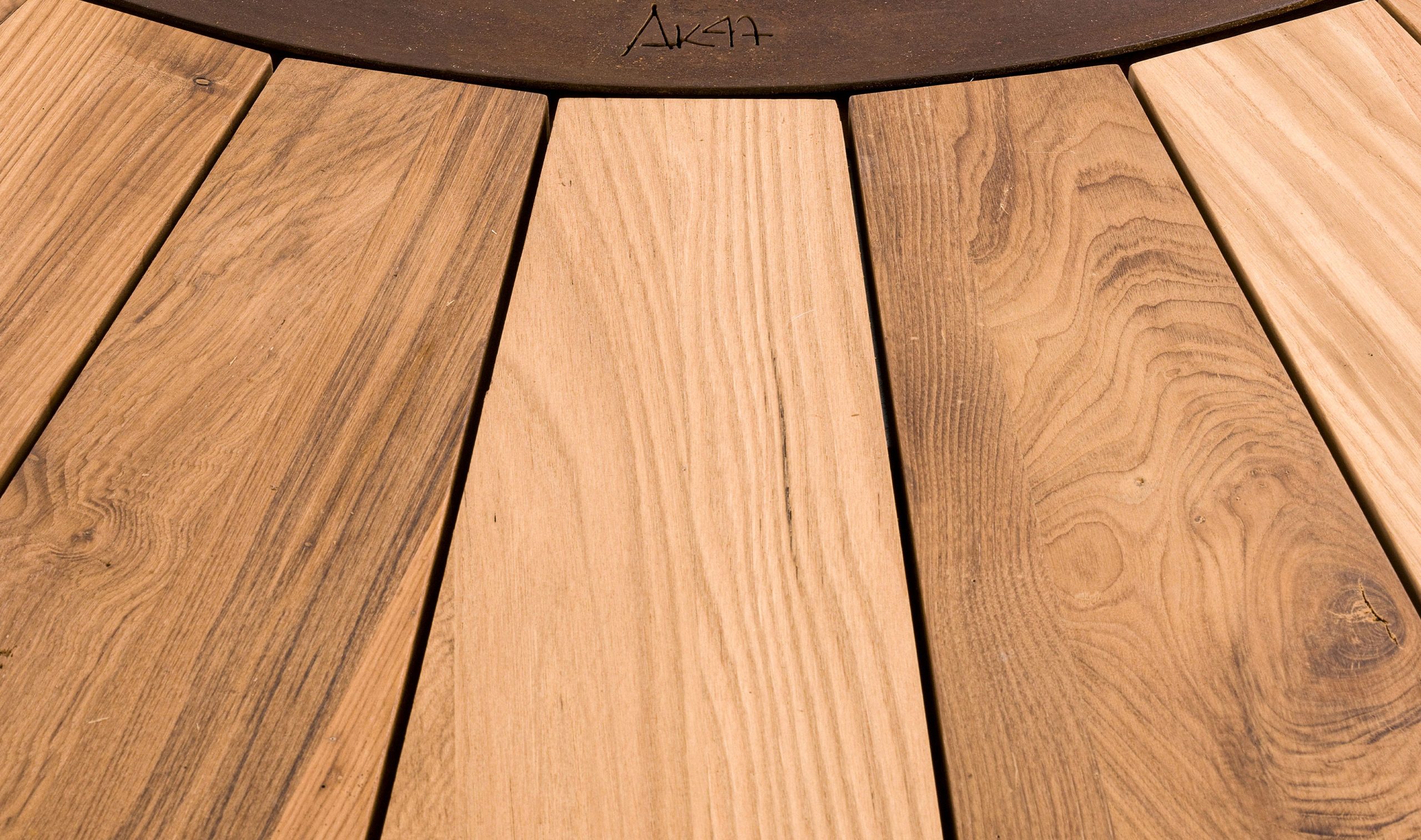 Lareira exterior madeira Zero | Acabamento: Madeira de castanheiro | Dimensões: Ø 200 cm
