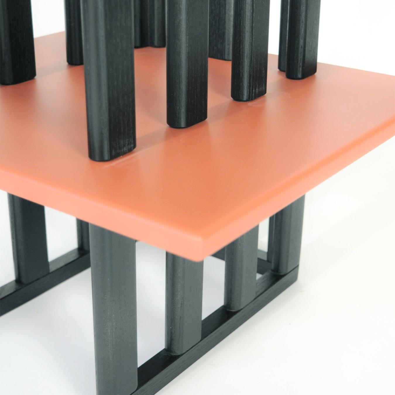 Mesa de Apoio Rosa e Preta em Madeira