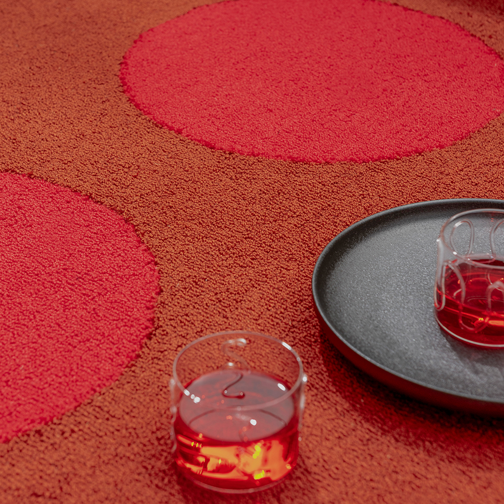 Tapete Exterior Festival Dots Vermelho | Tamanho: 250 × 350 cm