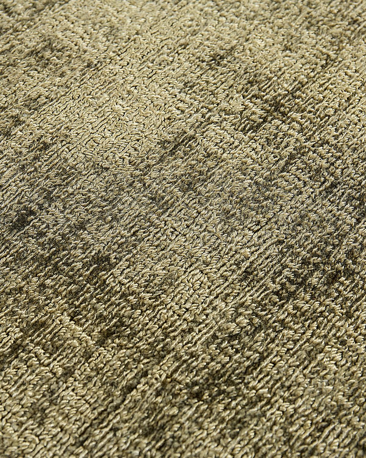Tapete Oliva Seda de Banana | Tamanho: 200 × 250 cm