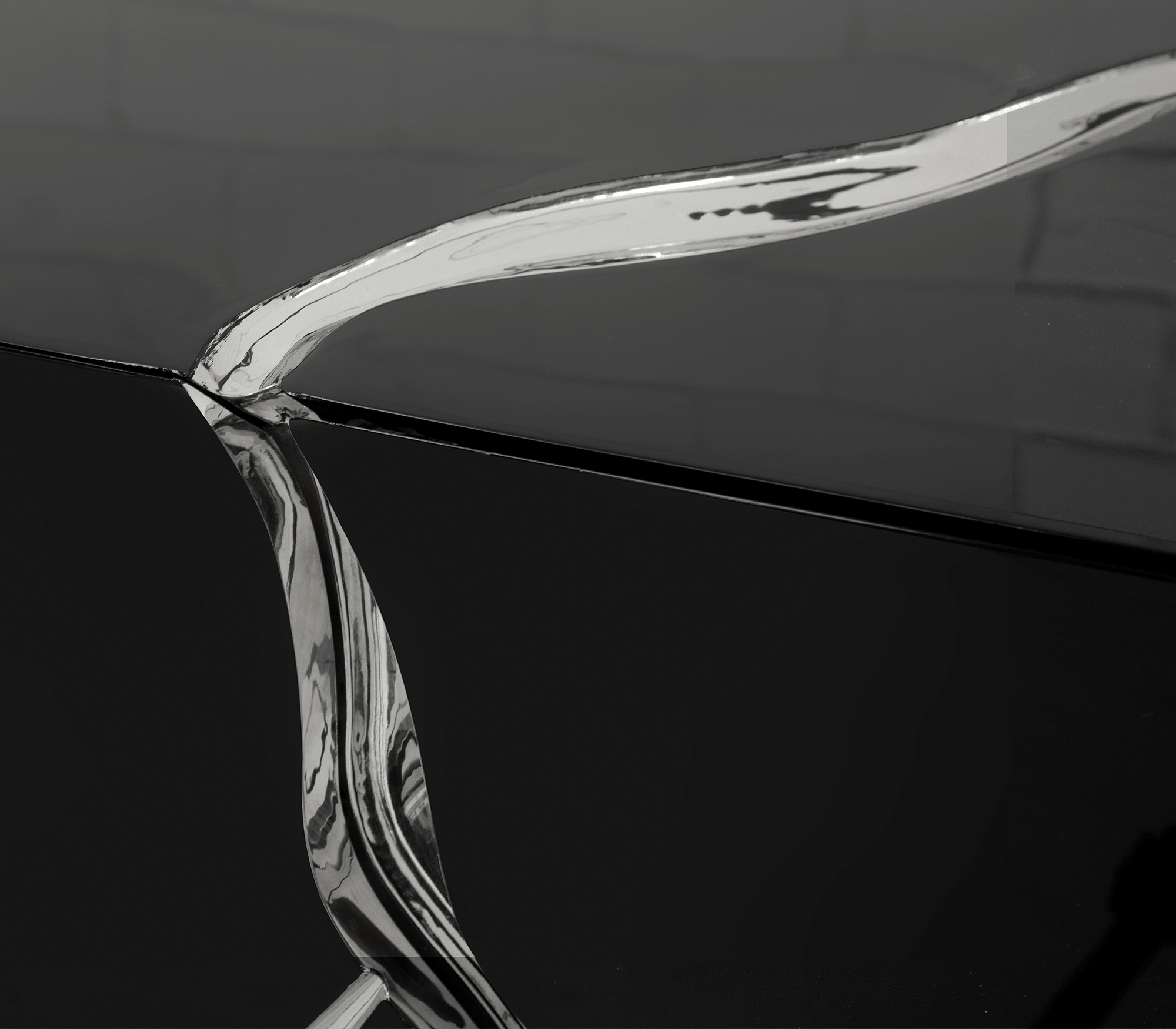 Aparador Fissure prateado e preto