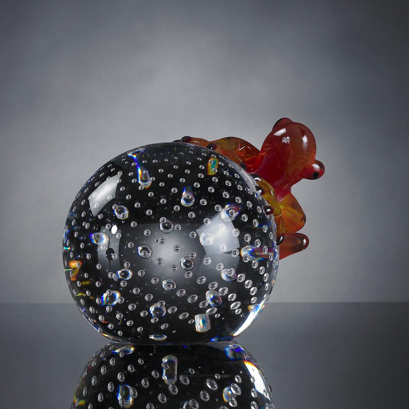 Figura Decorativa Sapo Vermelho na Esfera