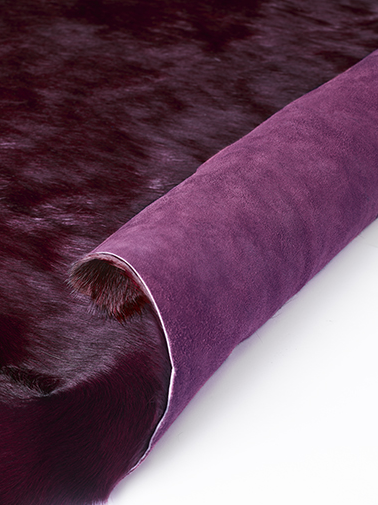 Pele de vaca natural roxa-escura | Tamanho: 200 × 240 cm Pele de vaca natural roxa-escura | Tamanho: 200 × 240 cm