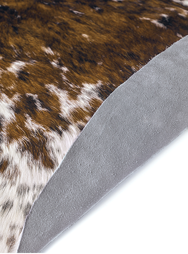 Pele de vaca natural castanha e branca | Tamanho: 200 × 240 cm