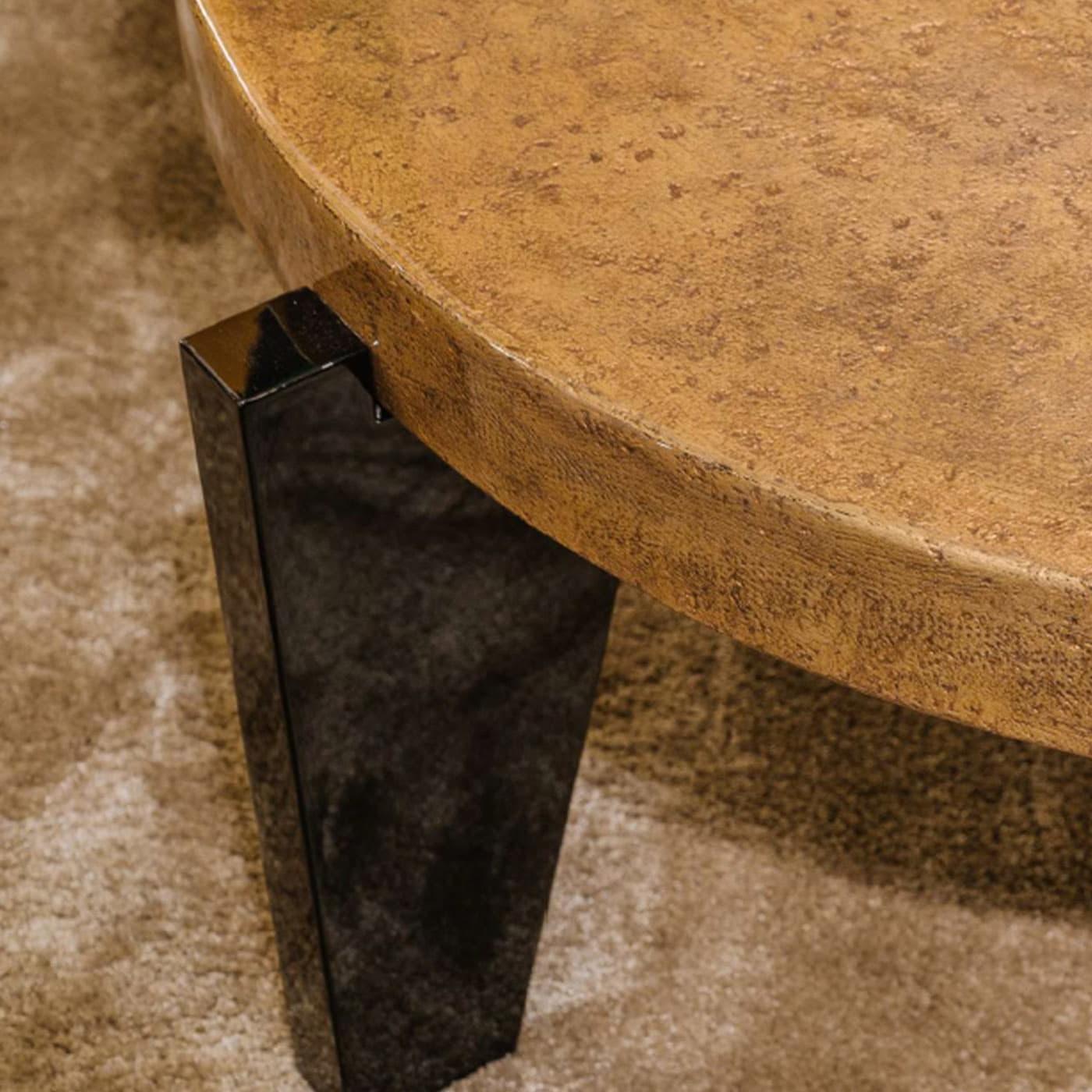 Mesa de Centro/Apoio Artesanal Ridge | Dimensões: Ø 90 cm