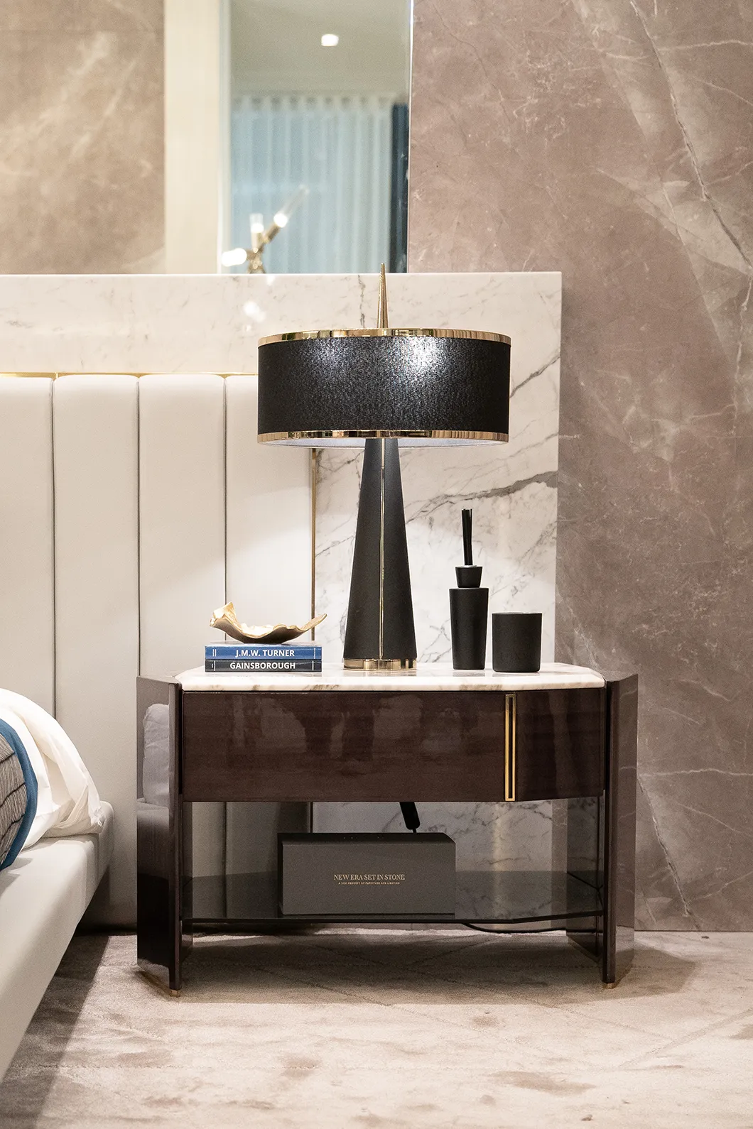 Mesa de Cabeceira Summit