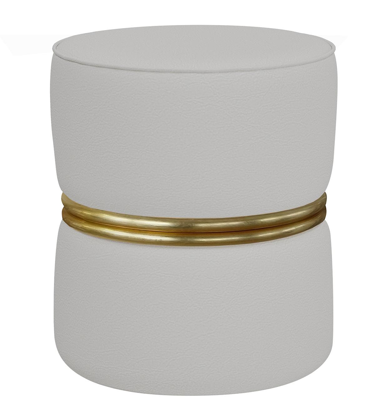 Puff em Pele com Argolas Douradas