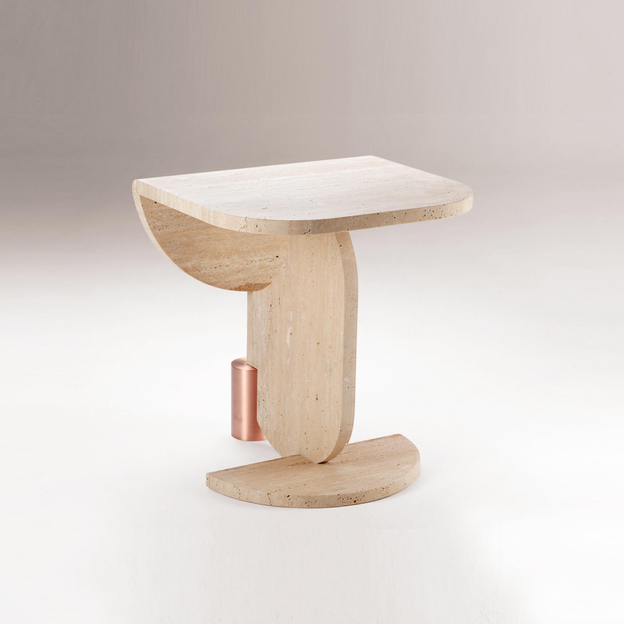 Mesa de Apoio em Travertino Playing Games