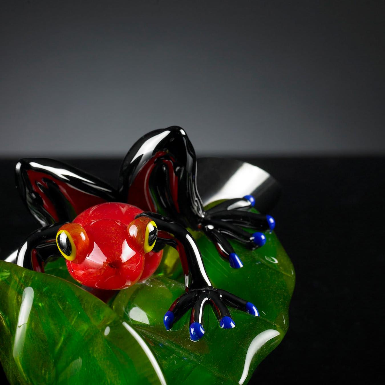 Figura Decorativa Sapo Vermelho na Folha