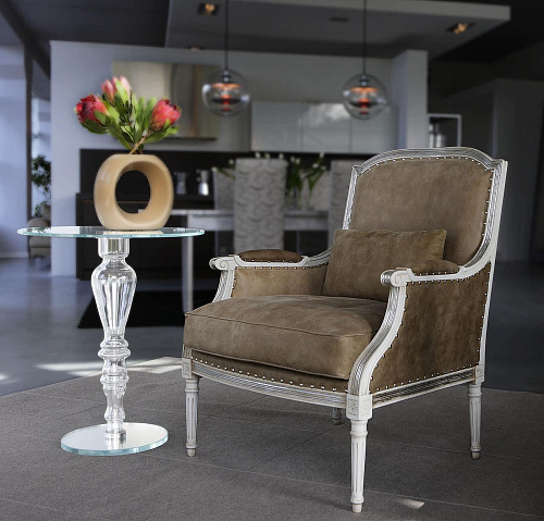 Poltrona Estofada em Couro Cinzento