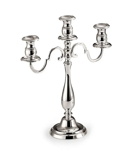 Candelabro prateado de três luzes
