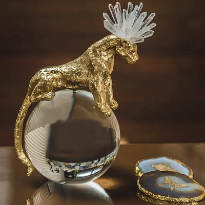 Estatuetas e esculturas