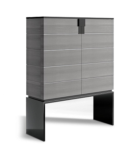 Armário com base metálica e tampo madeira