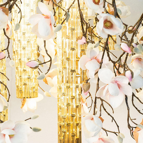 Lustre Magnolia Branco e Dourado