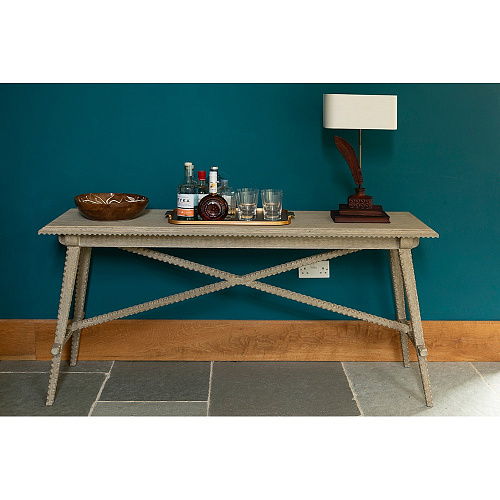 Candeeiro de Mesa Tom com Acabamento em Couro