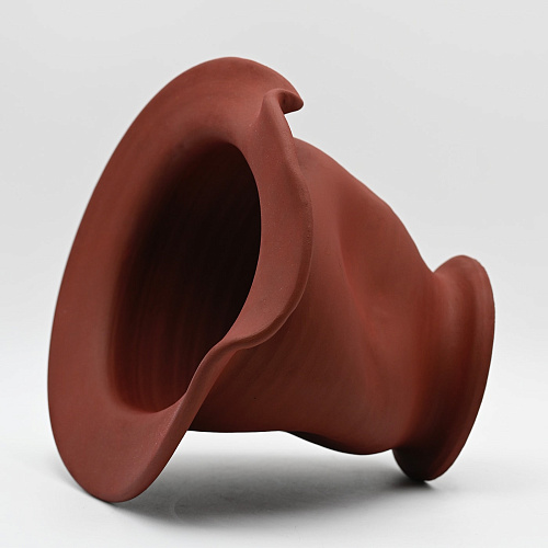 Vaso esculpido à mão bordô