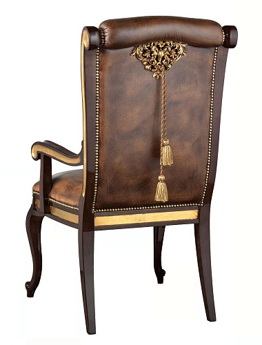 Cadeira Clássica em Pele com Braços